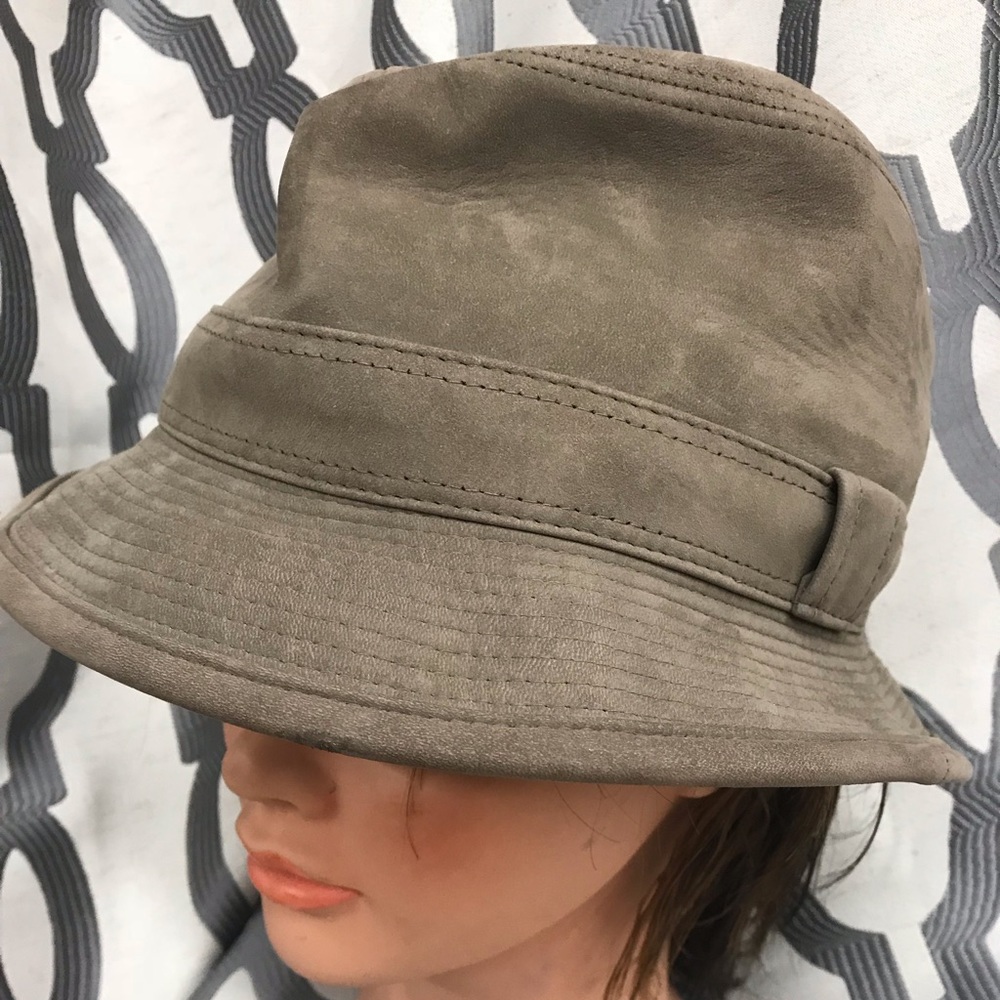 100% authentic HERMÈS leather hat